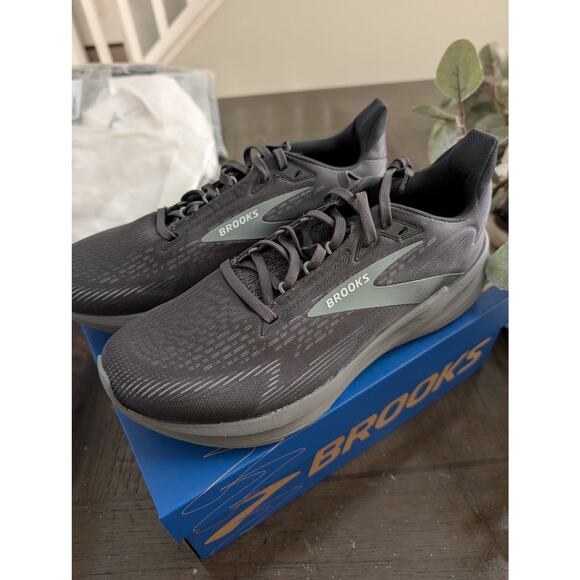 NWT Brooks Running Men's Revel 8 size 9 - Picture 2 of 4